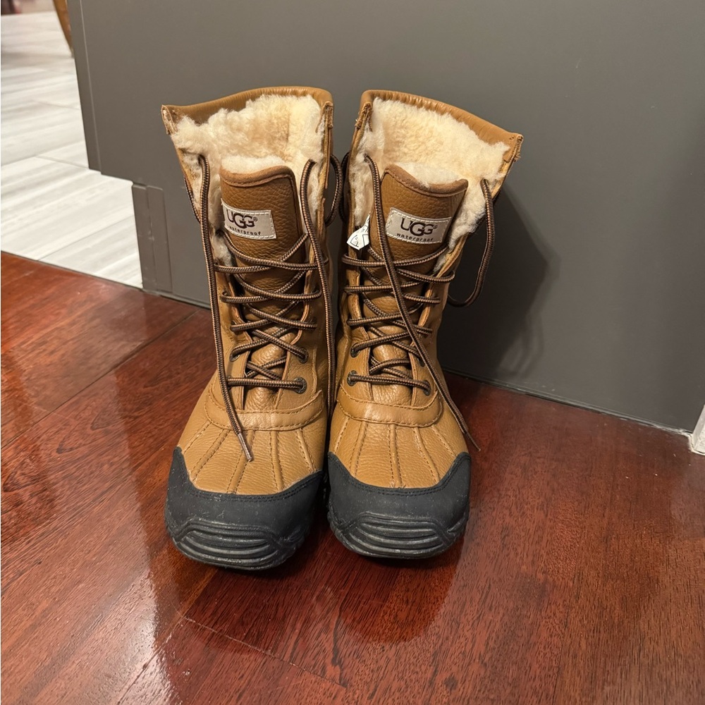 UGG Adirondack Boots - Tan Size 7
